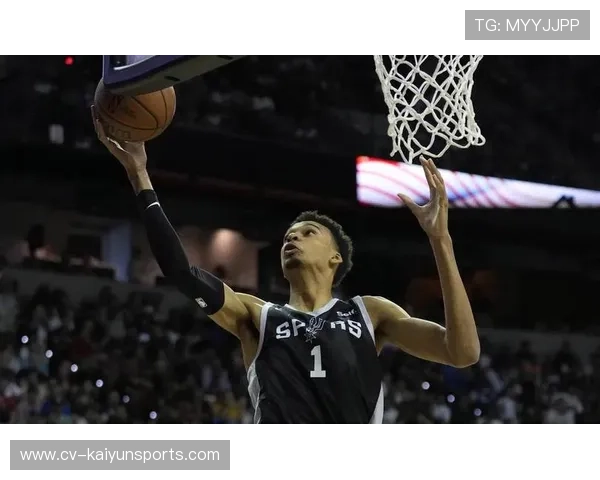 文班亚马33分10篮板率马刺轻取爵士，近三场三分27中16