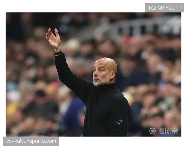 特写：伊蒂哈德球场，瓜迪奥拉在教练席全程站立指挥完与诺丁汉森林的比赛